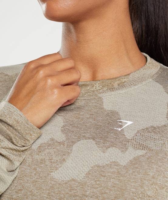 Kieselgrau/Seelenbraun Kleidung Gymshark Frauen Nahtloses, langärmeliges Camo-Oberteil von Adapt 04P8477