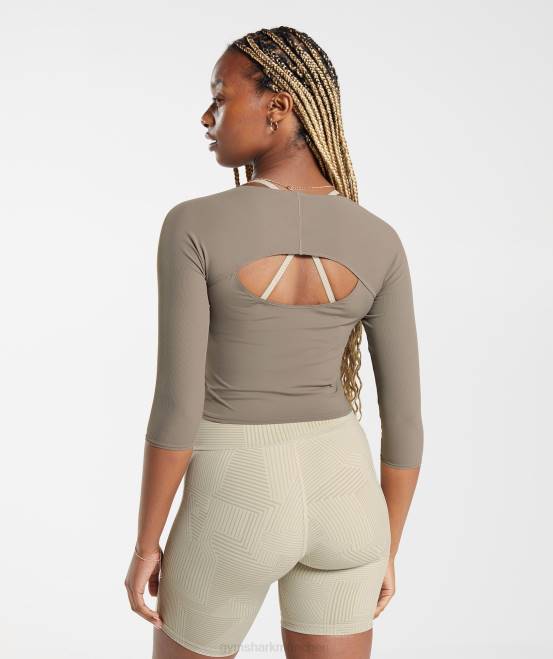 braun gebürstet Kleidung Gymshark Frauen Erhöhtes Crop-Top mit 3/4-Ärmeln 04P8435