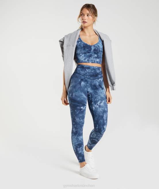 Blauer Sprühfarbstoff am Seeufer Kleidung Gymshark Frauen Langer Sport-BH von Elevate 04P8172