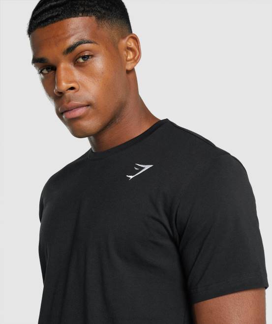 Schwarz Kleidung Gymshark Männer T-Shirt mit Wappen 04P8574